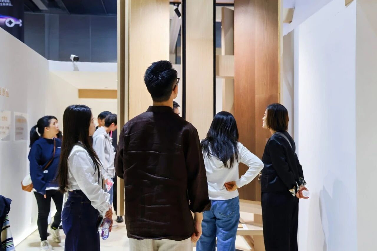 设计大咖说丨为什么“超大规格地板”正在成为高端住宅的标配？